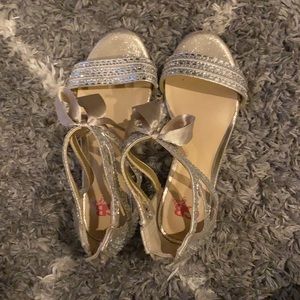 Cream with sequins beautiful girls shoes. Worn 1 time to a wedding